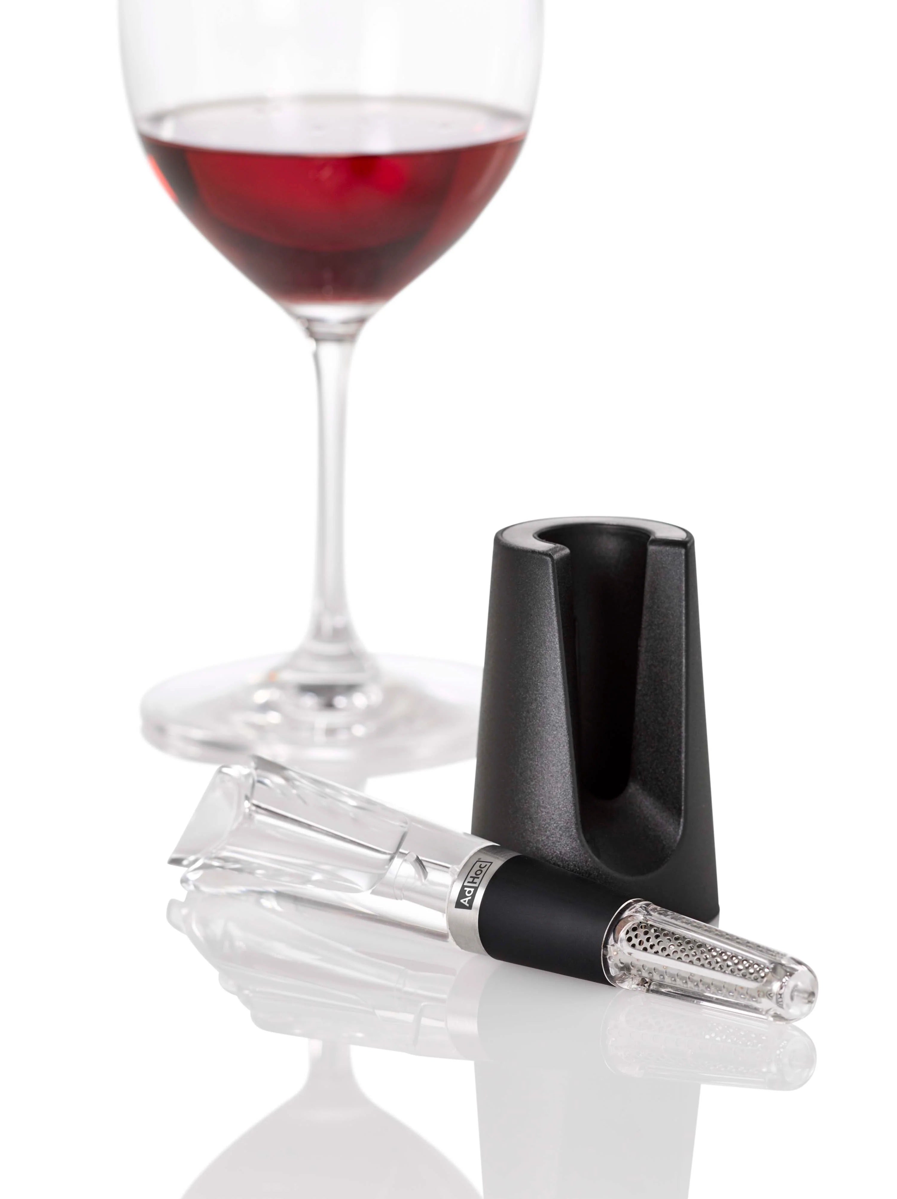 Vine wine aerator and pourer