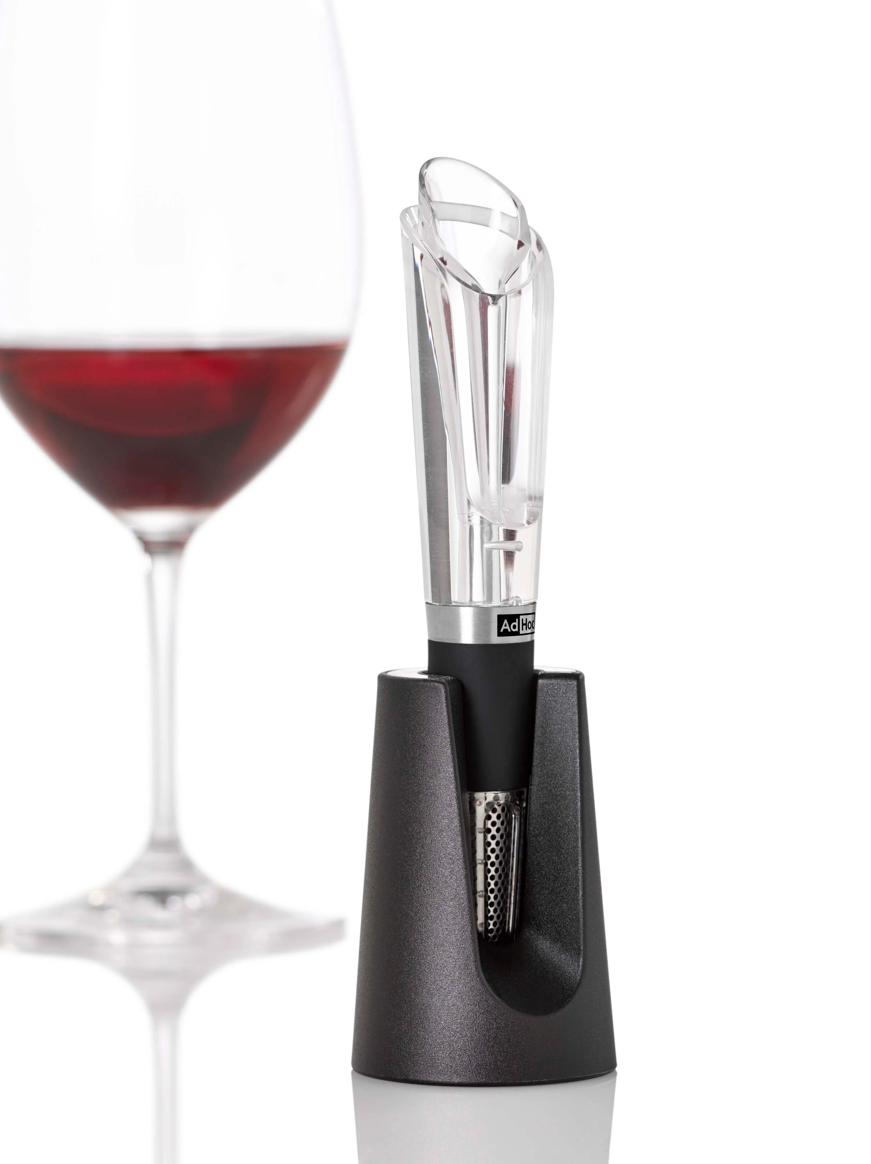 Vine wine aerator and pourer
