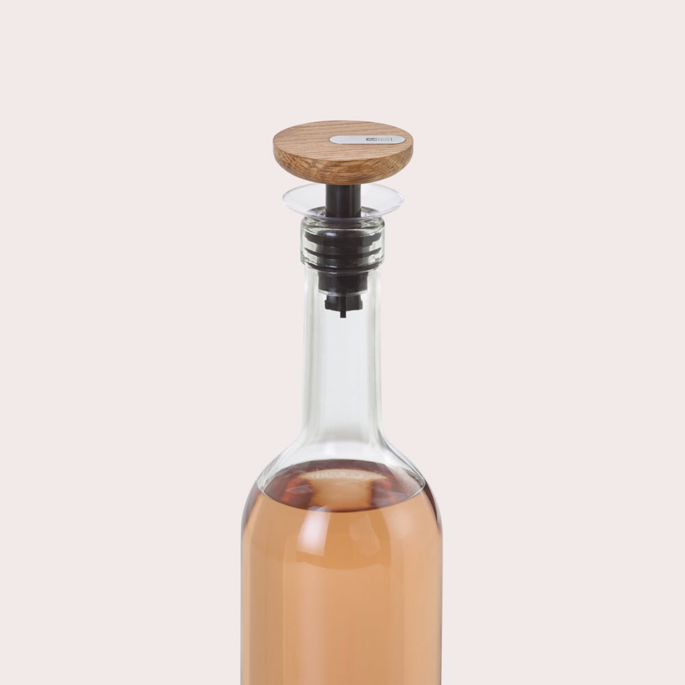 CasQ wine pourer and stopper